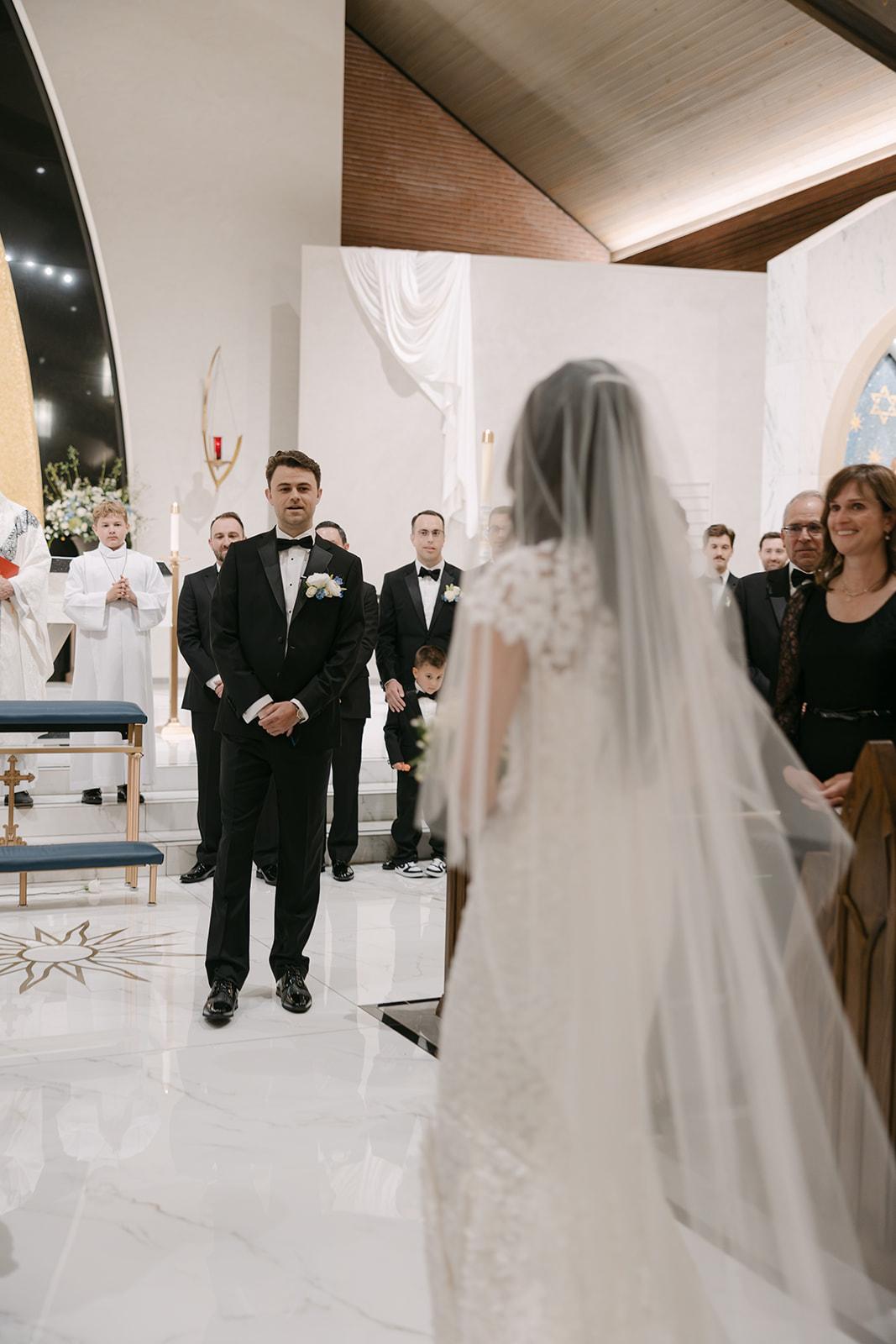 A Modern Spring Wedding at the Mark Arts Center 11