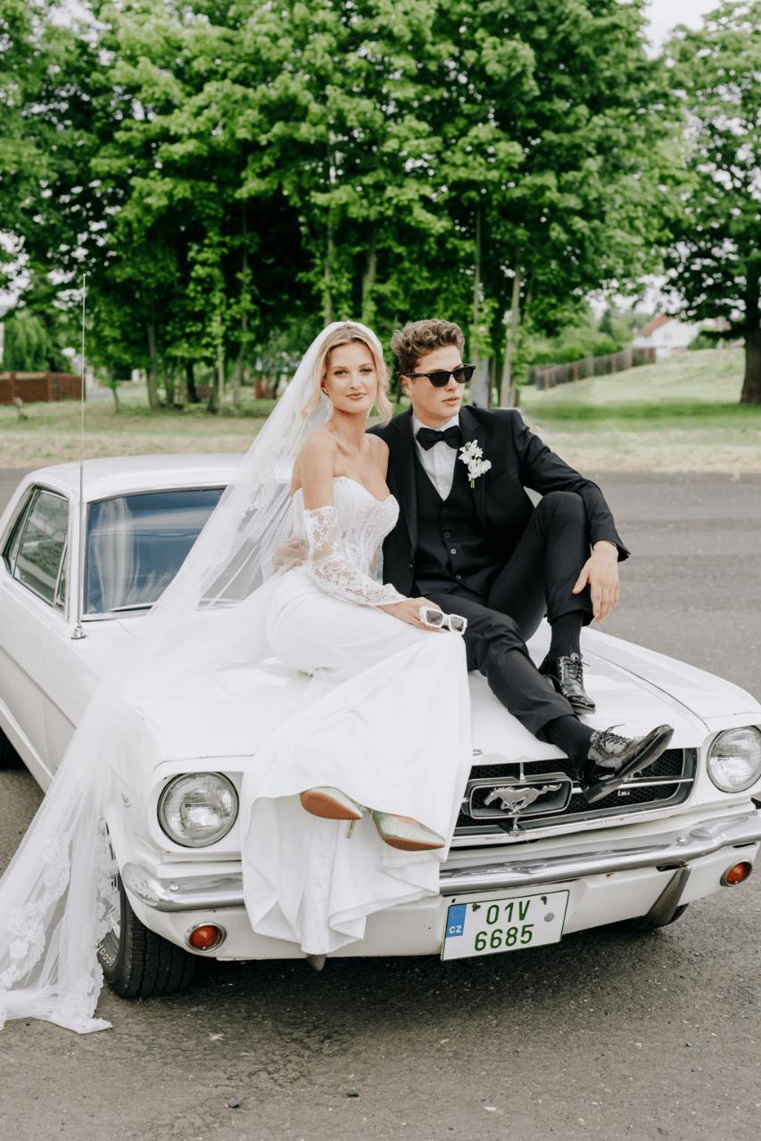 Elegant Château Celebration in the Czech Countryside