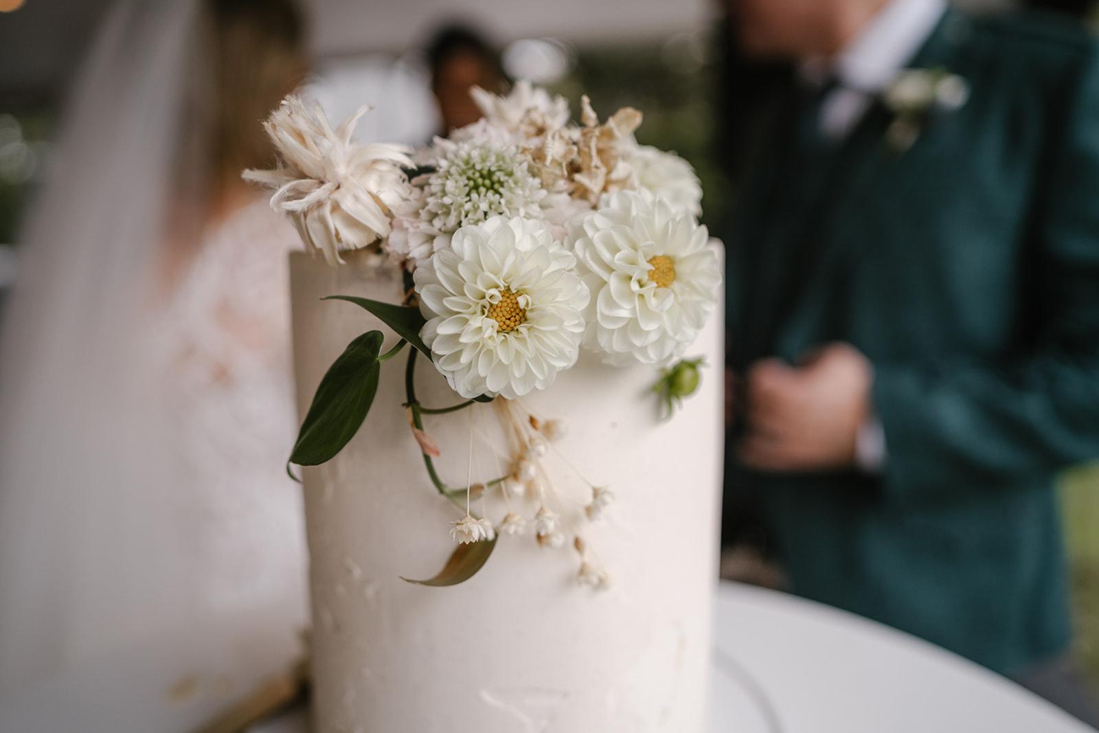 A Classic Spring Wedding at La Paris Estate 47