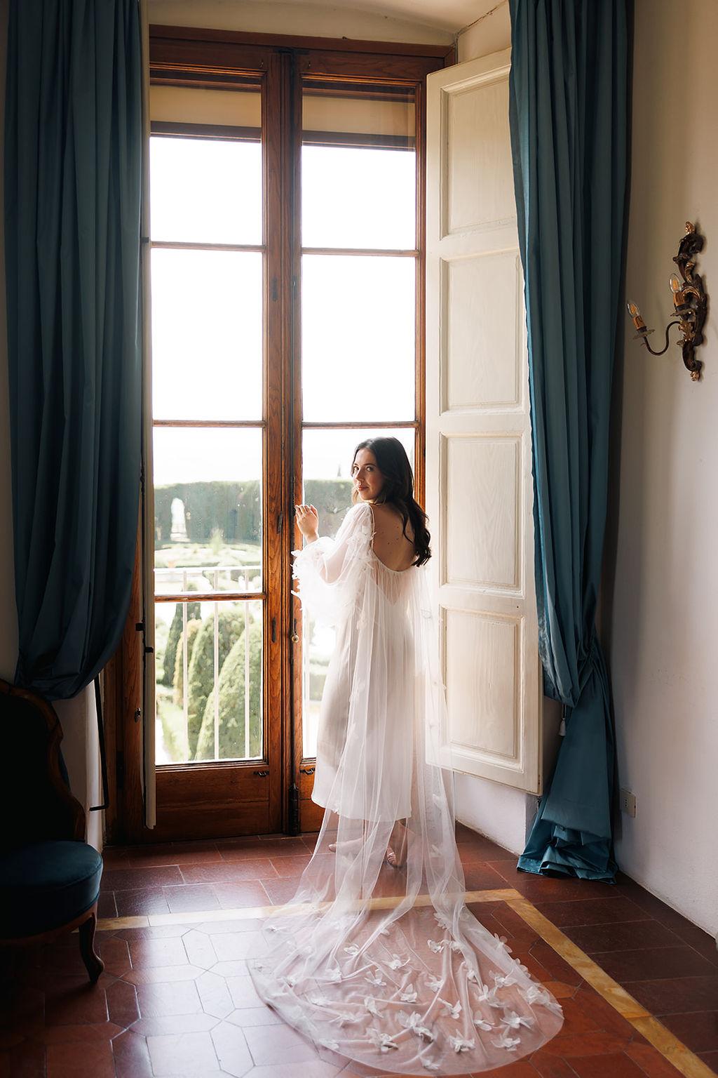 A Romantic Summer Wedding at Villa Gamberaia 10