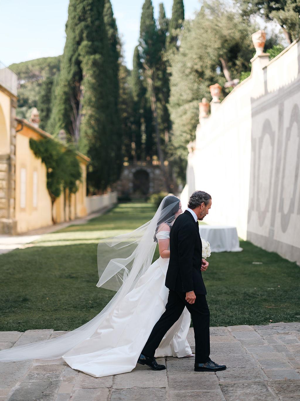 A Romantic Summer Wedding at Villa Gamberaia 19