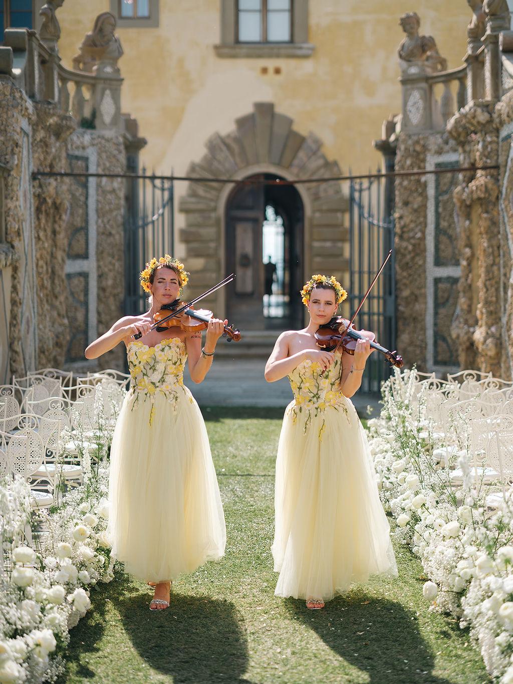 A Romantic Summer Wedding at Villa Gamberaia 39