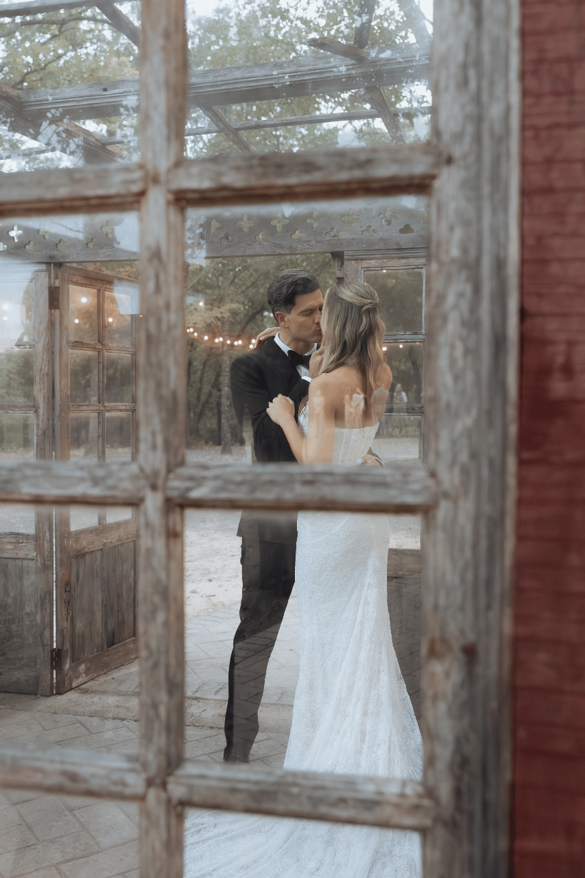 Sarah Van Lare & Ben Van Lare's wedding-image-15