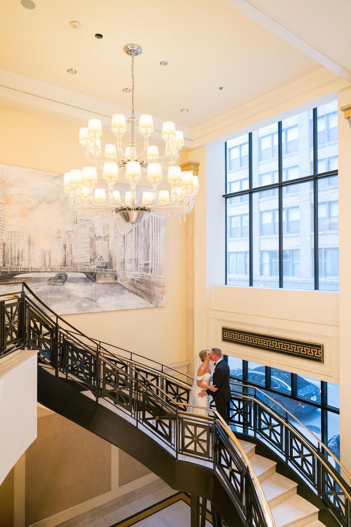 A Glamorous Fall Wedding at the Art Institute of Chicago 32