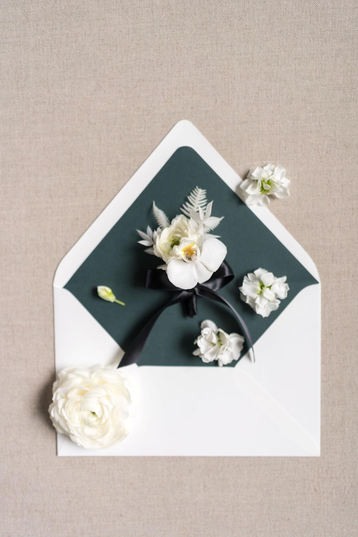 A Glamorous Fall Wedding at the Art Institute of Chicago 14