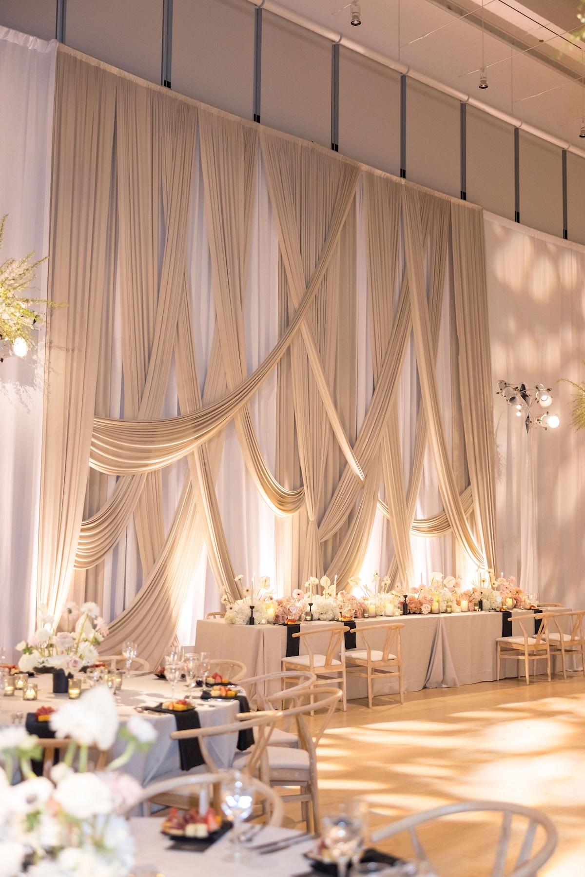 A Glamorous Fall Wedding at the Art Institute of Chicago 24