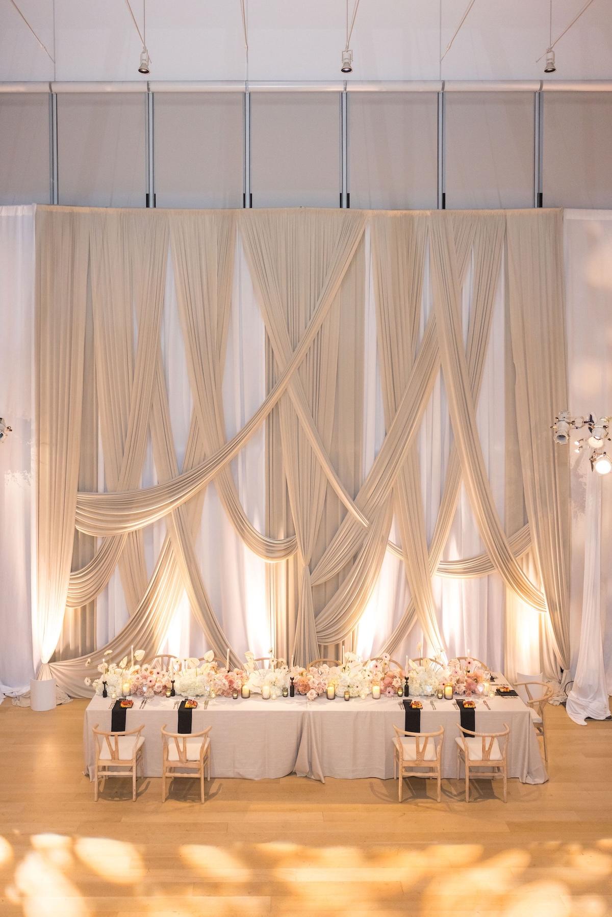 A Glamorous Fall Wedding at the Art Institute of Chicago 23