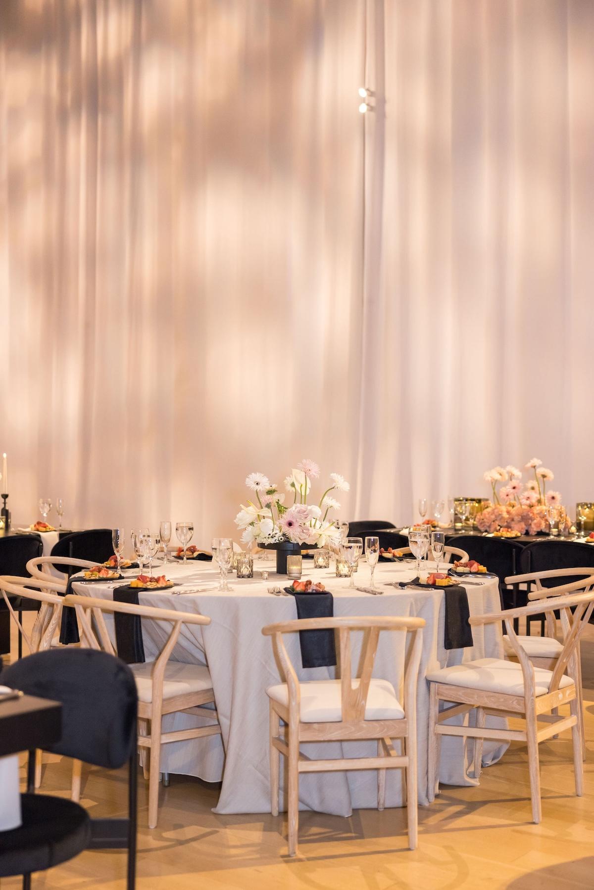A Glamorous Fall Wedding at the Art Institute of Chicago 9