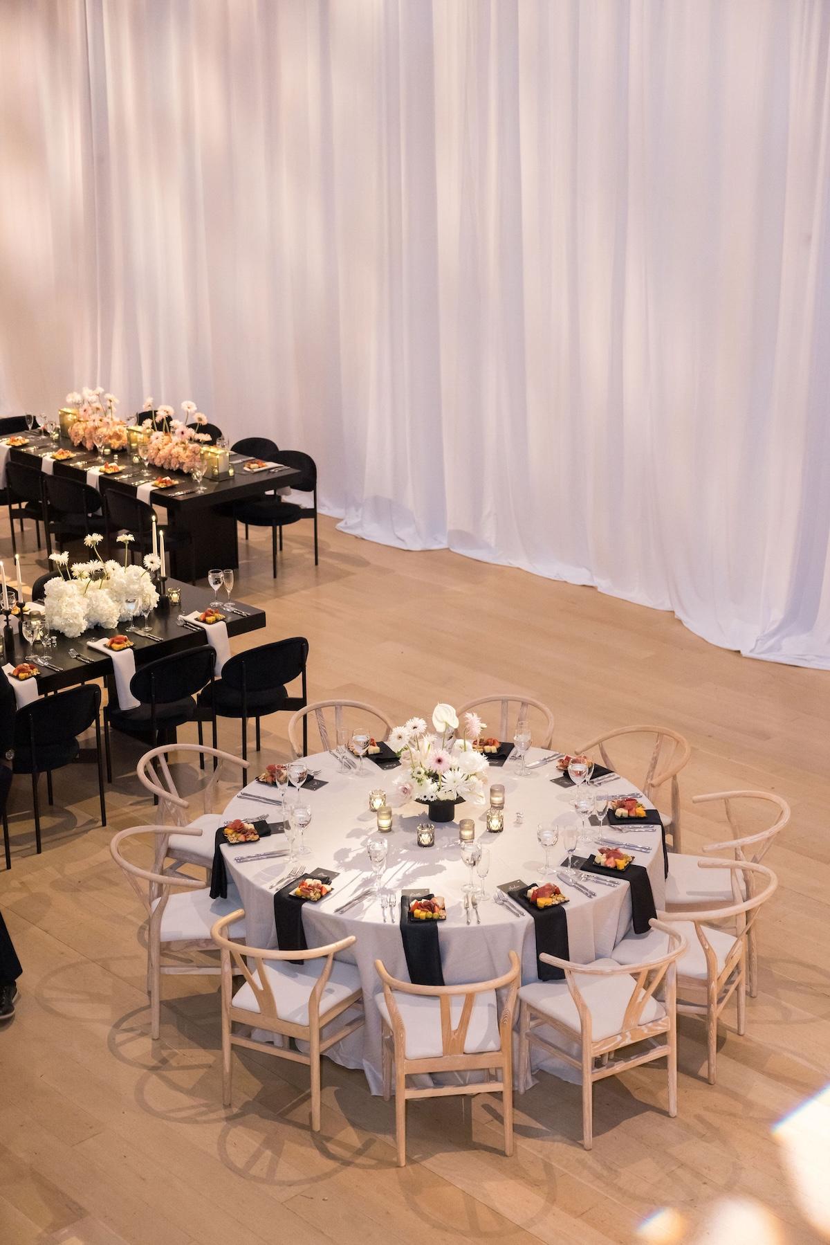 A Glamorous Fall Wedding at the Art Institute of Chicago 19