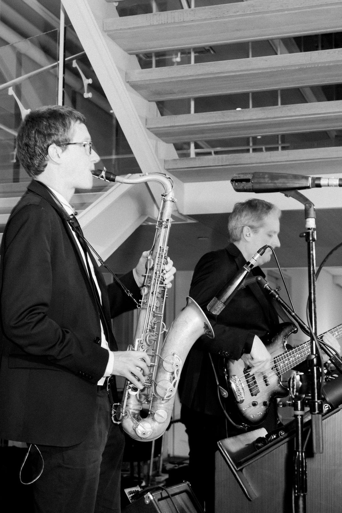 A Glamorous Fall Wedding at the Art Institute of Chicago 37