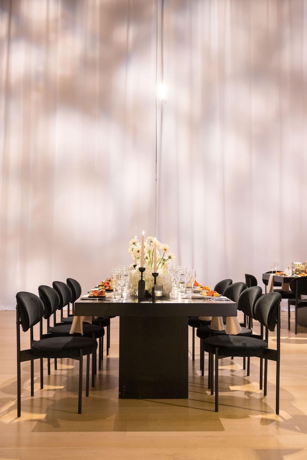A Glamorous Fall Wedding at the Art Institute of Chicago 16