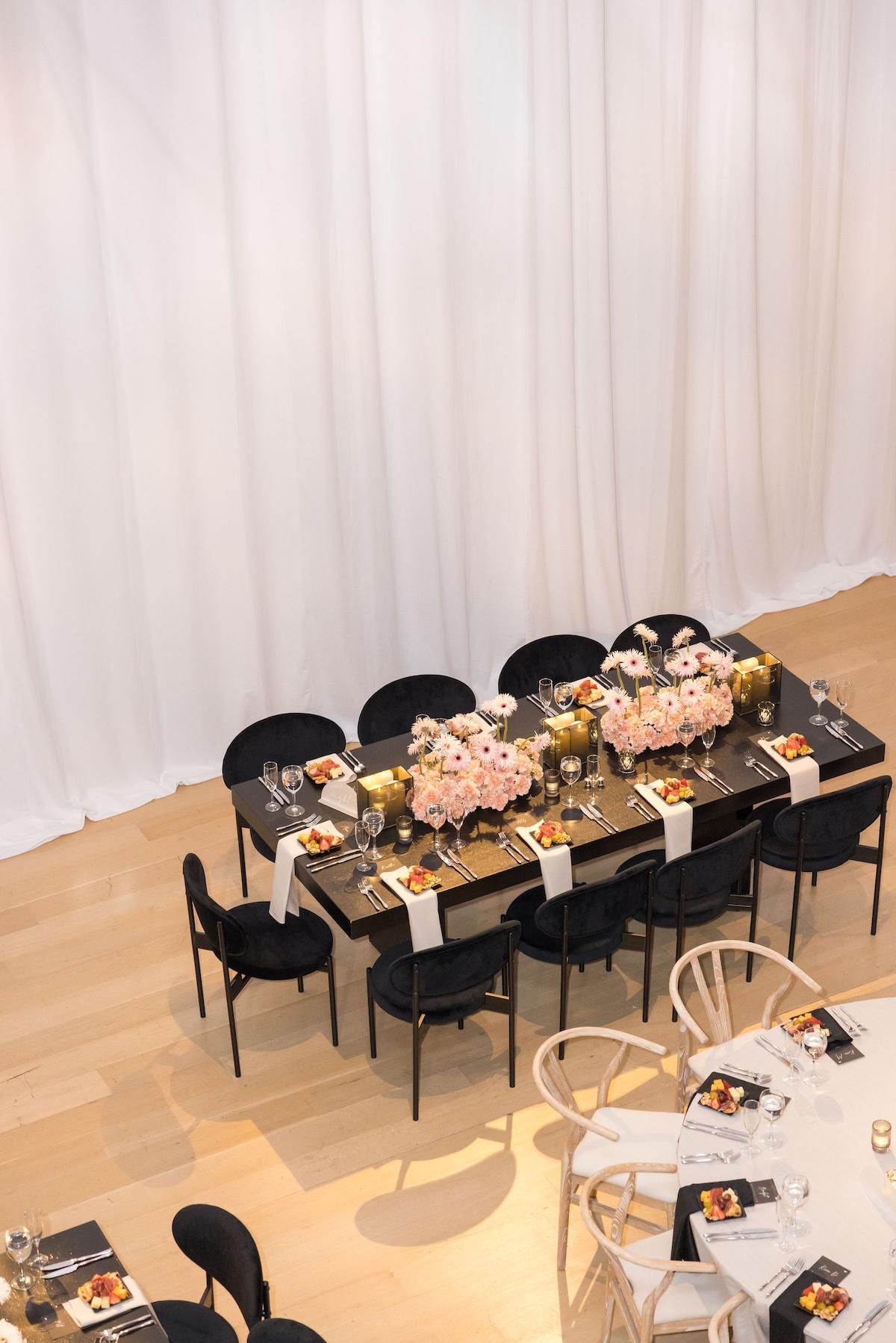 A Glamorous Fall Wedding at the Art Institute of Chicago 15
