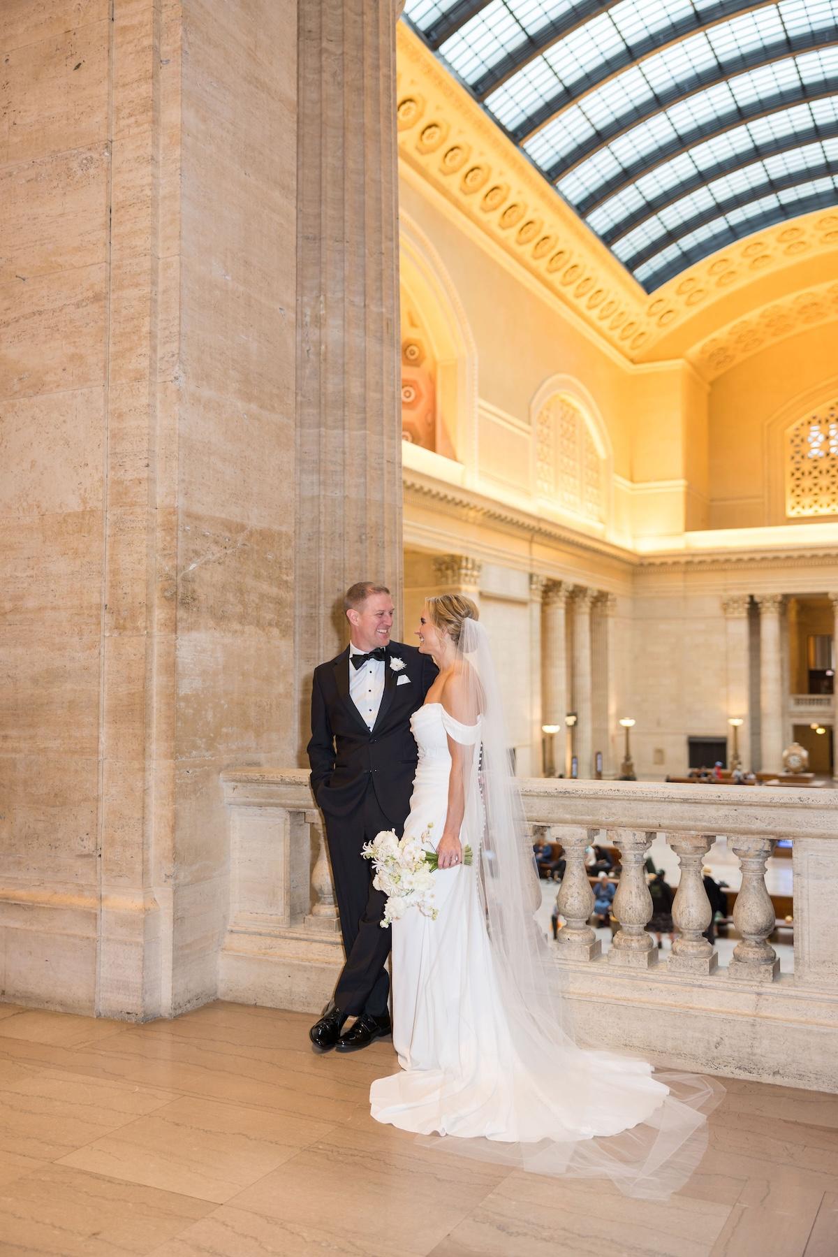 A Glamorous Fall Wedding at the Art Institute of Chicago 25