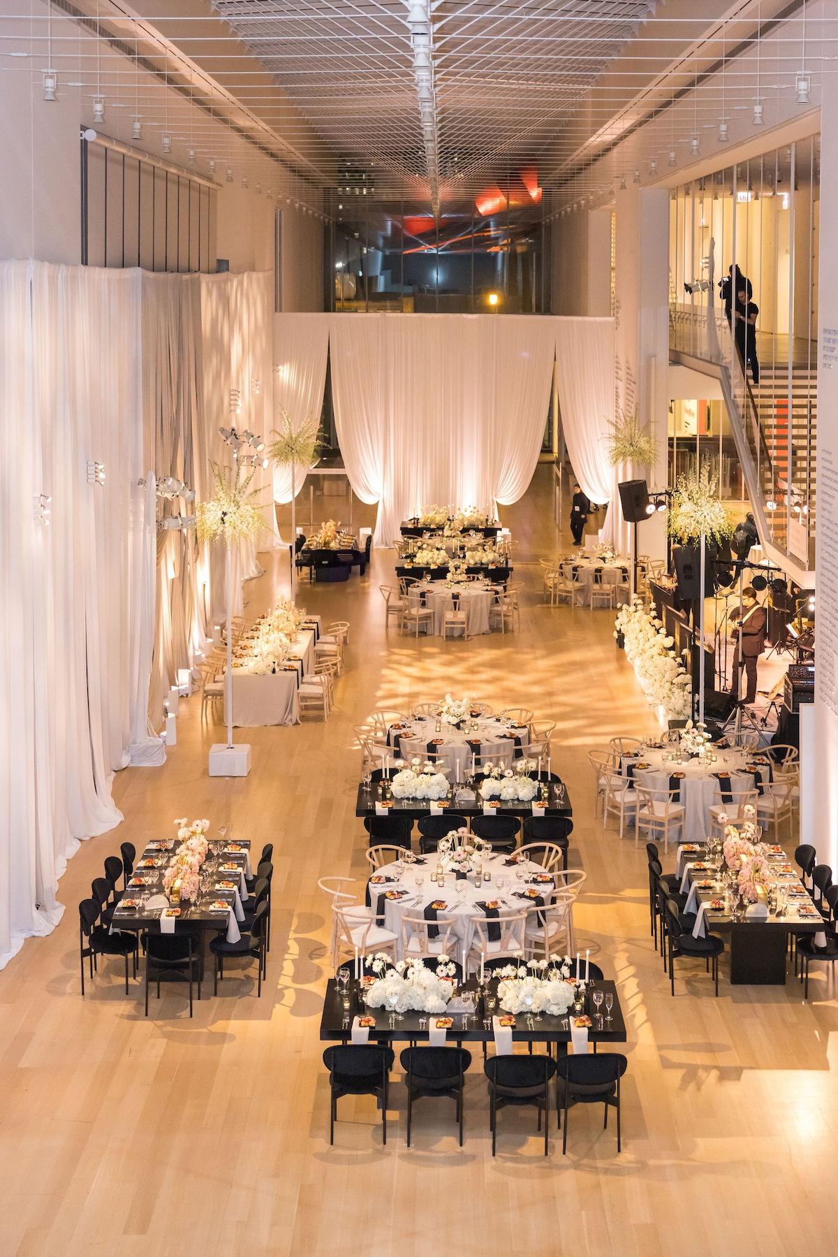 A Glamorous Fall Wedding at the Art Institute of Chicago 42
