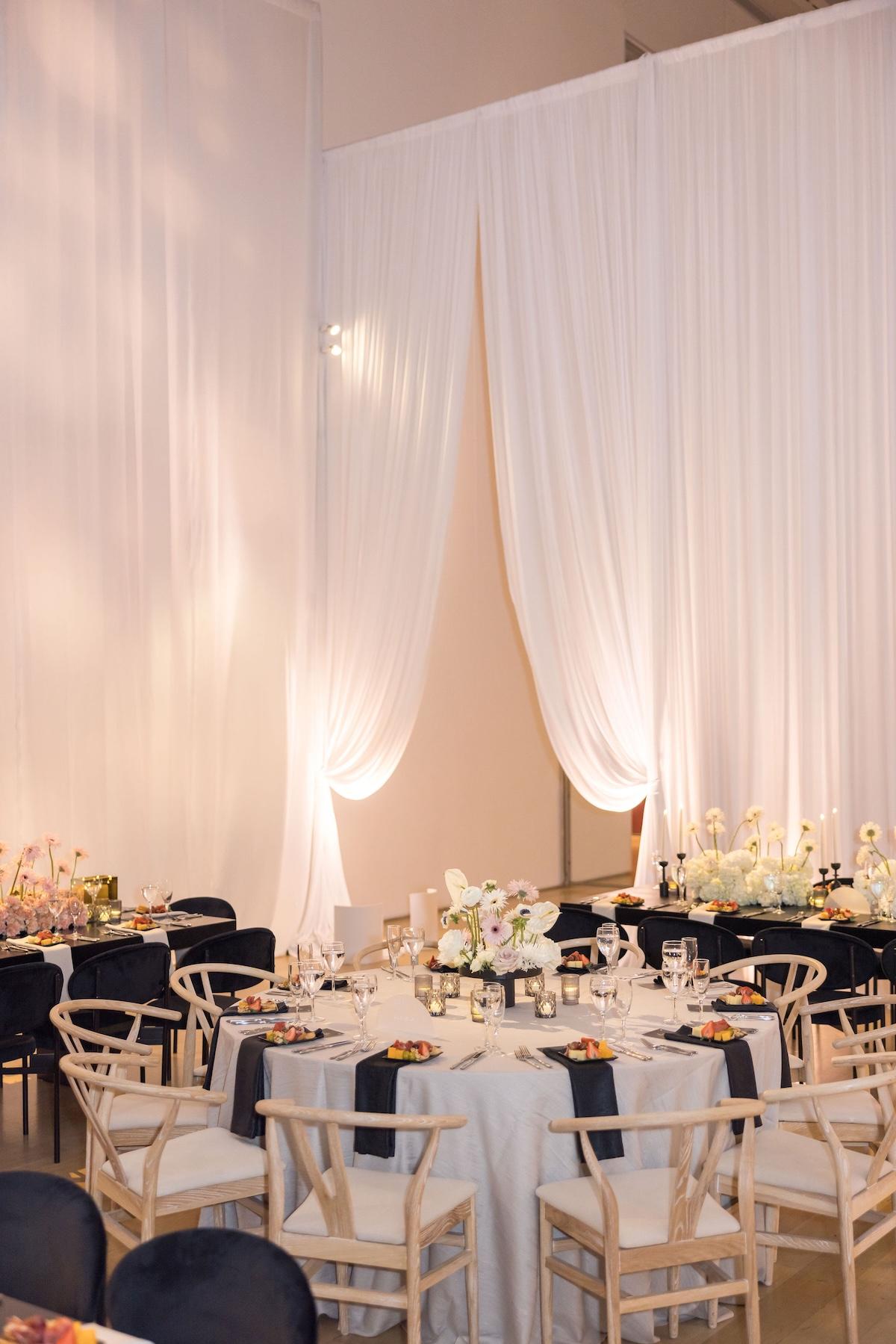 A Glamorous Fall Wedding at the Art Institute of Chicago 11