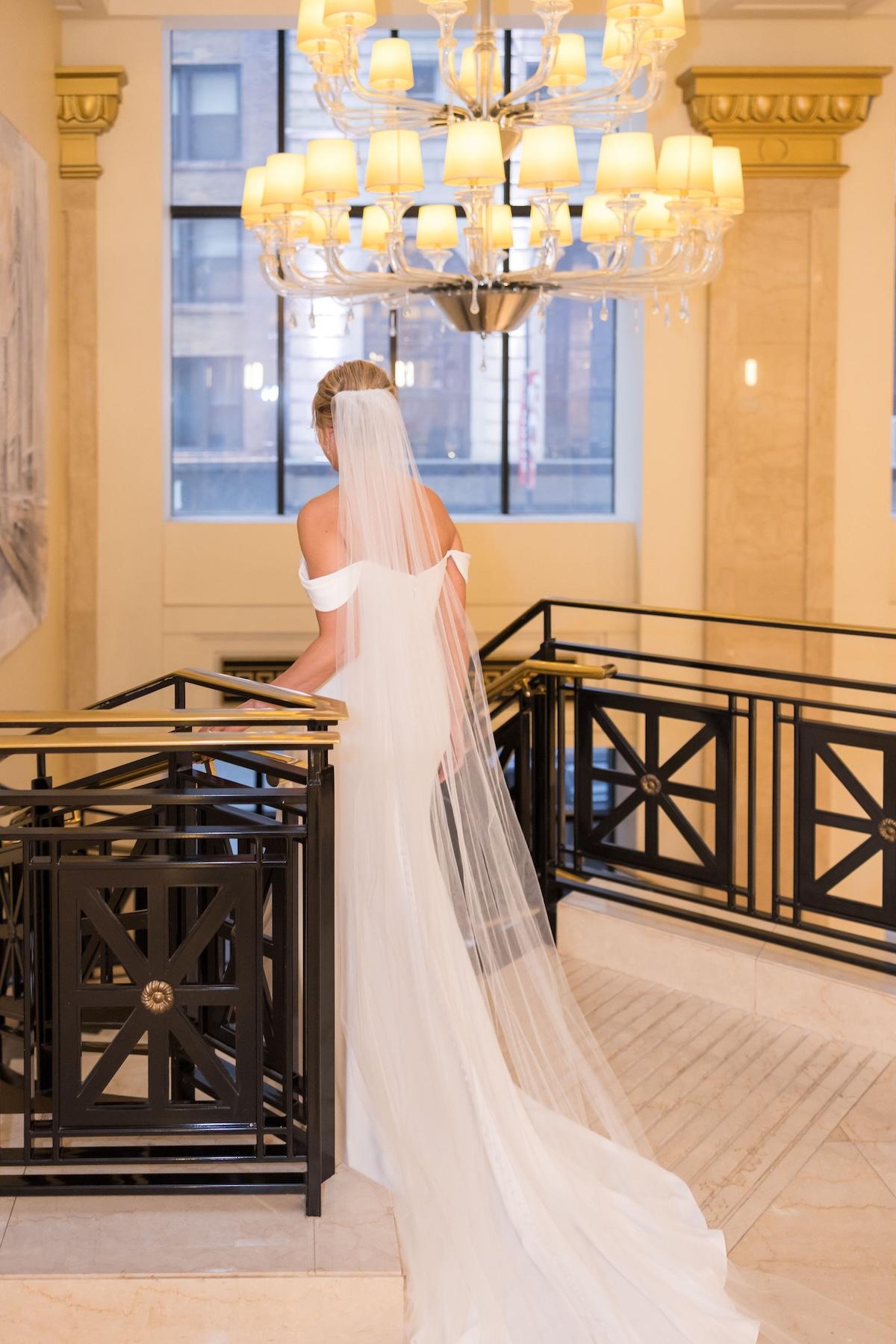 A Glamorous Fall Wedding at the Art Institute of Chicago 12