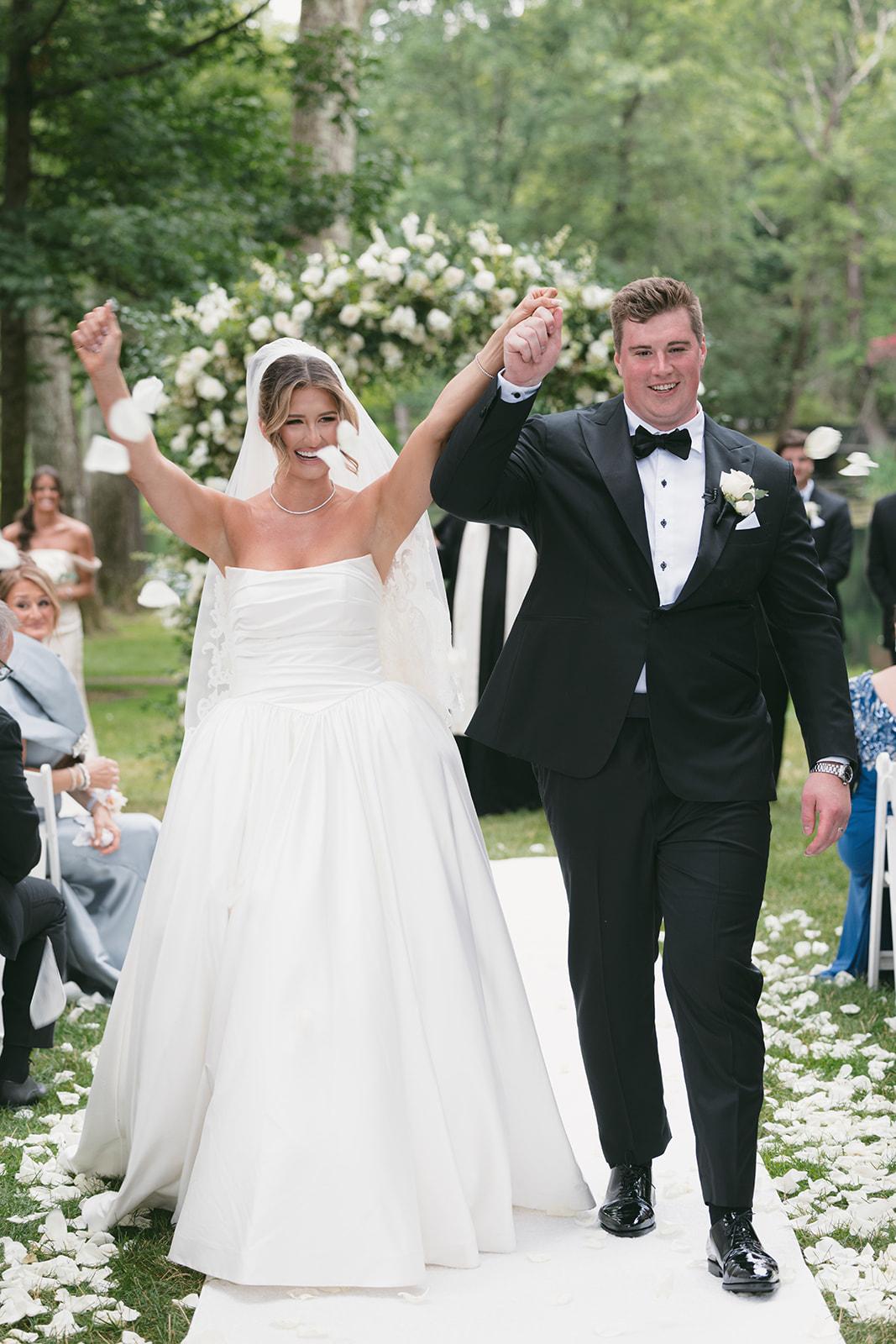 A Romantic Summer Wedding at the Pleasantdale Chateau 17