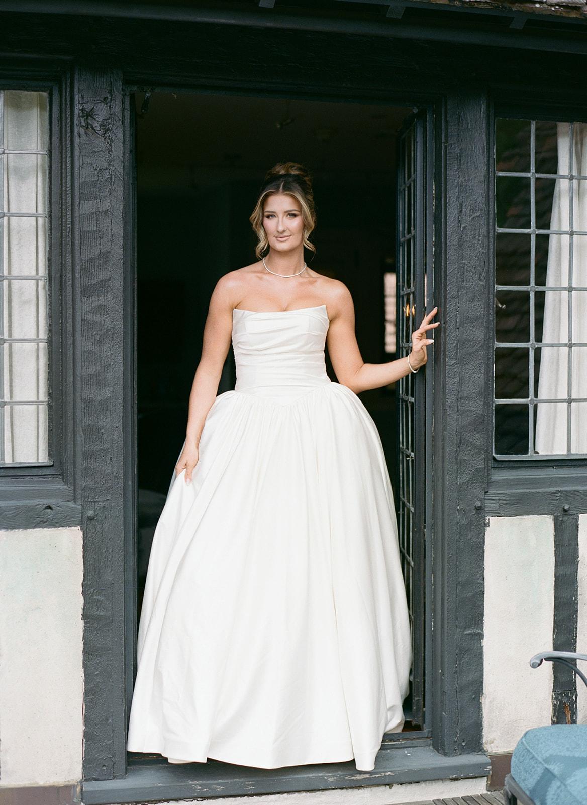 A Romantic Summer Wedding at the Pleasantdale Chateau photo 3