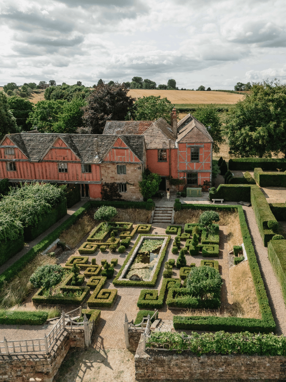 Elegance and Heritage Amid Countryside Charm photo 3