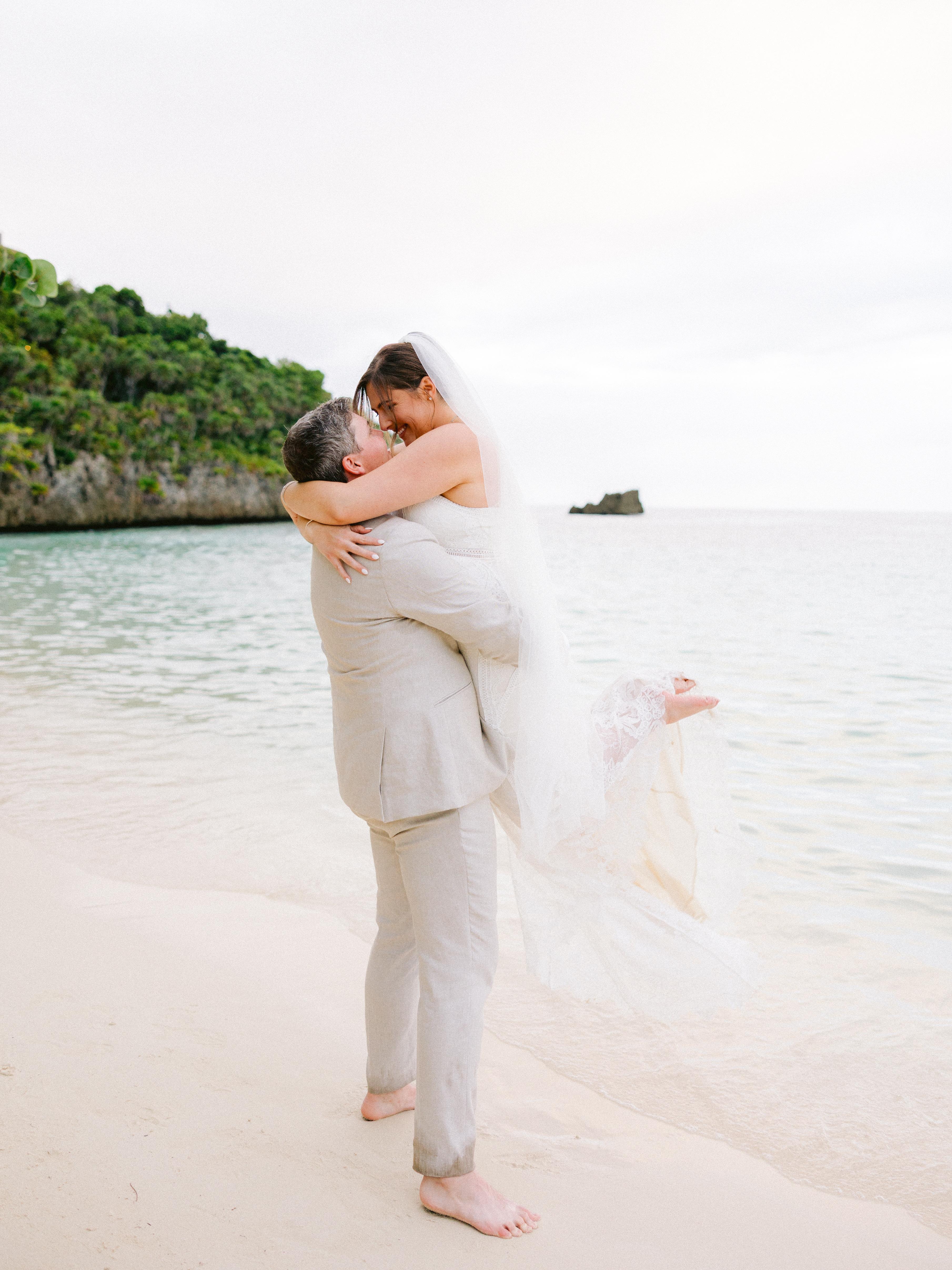 An Intimate Seaside Celebration in Honduras photo 2