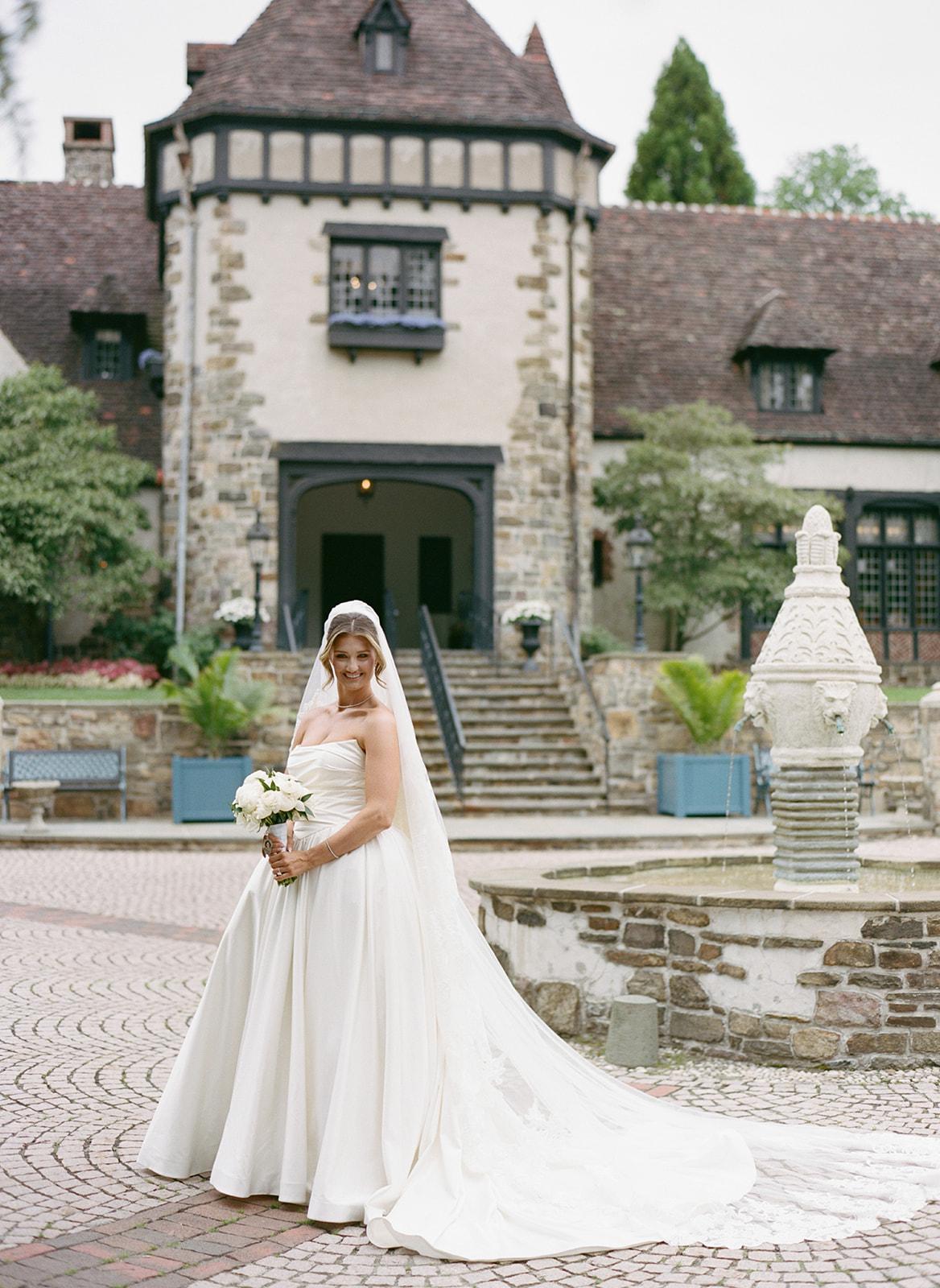 A Romantic Summer Wedding at the Pleasantdale Chateau 28