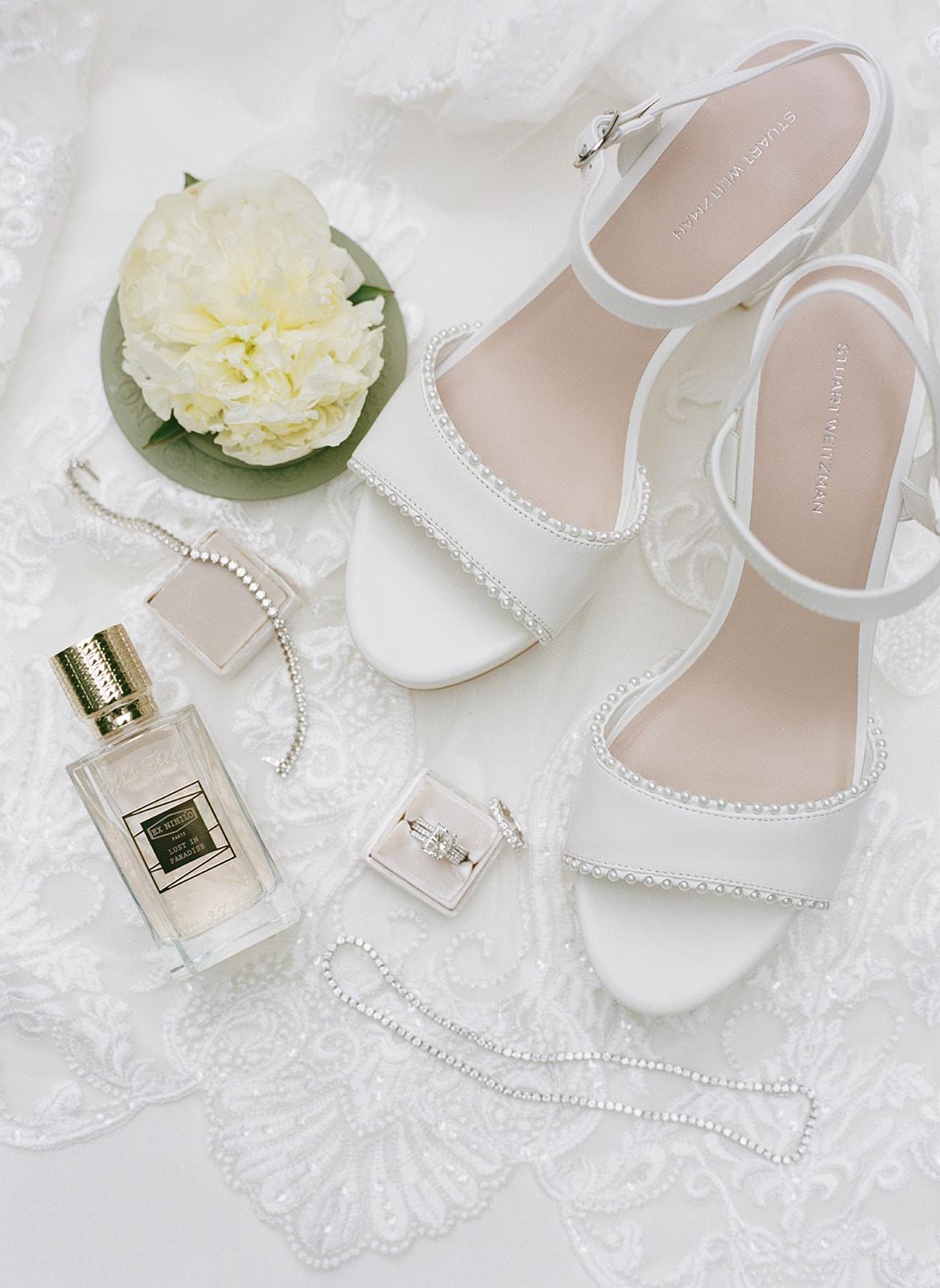 A Romantic Summer Wedding at the Pleasantdale Chateau 15