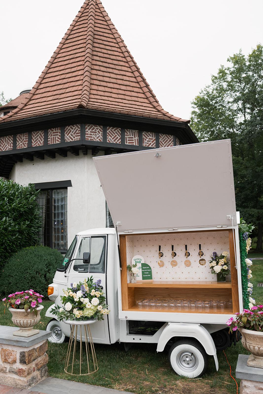 A Romantic Summer Wedding at the Pleasantdale Chateau 30
