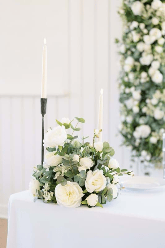Jane Vaseless Centerpiece