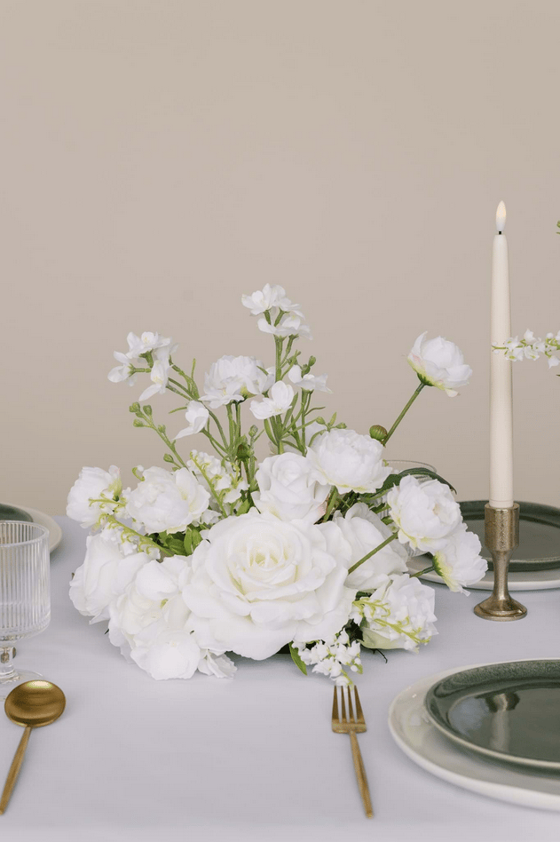 Audrey Vaseless Centerpiece