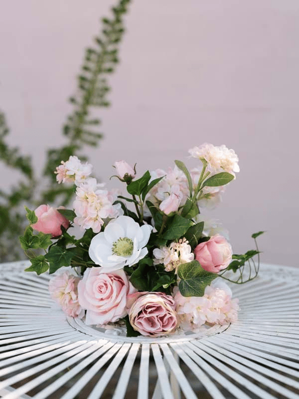 Charlotte Vaseless Centerpiece