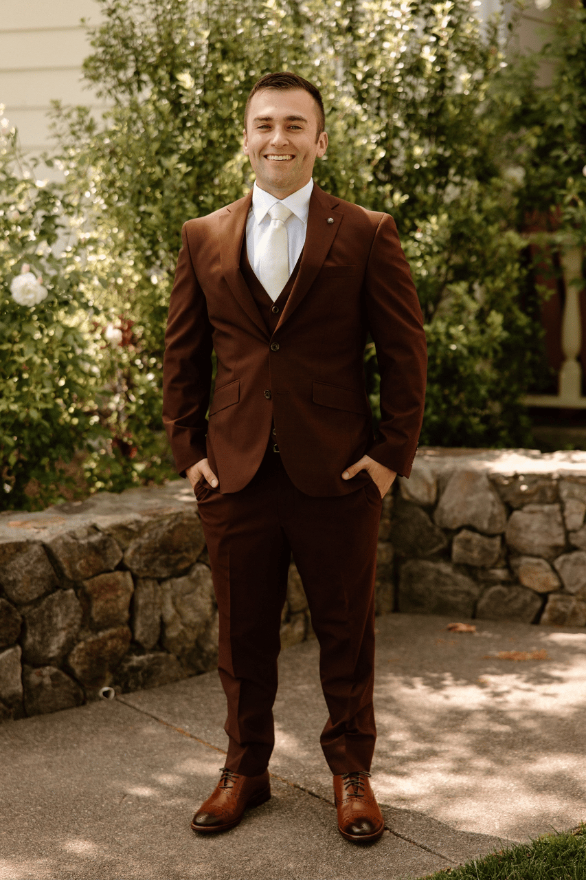 An Elegant Spring Affair in the Vineyards at Harrow Cellars photo 3