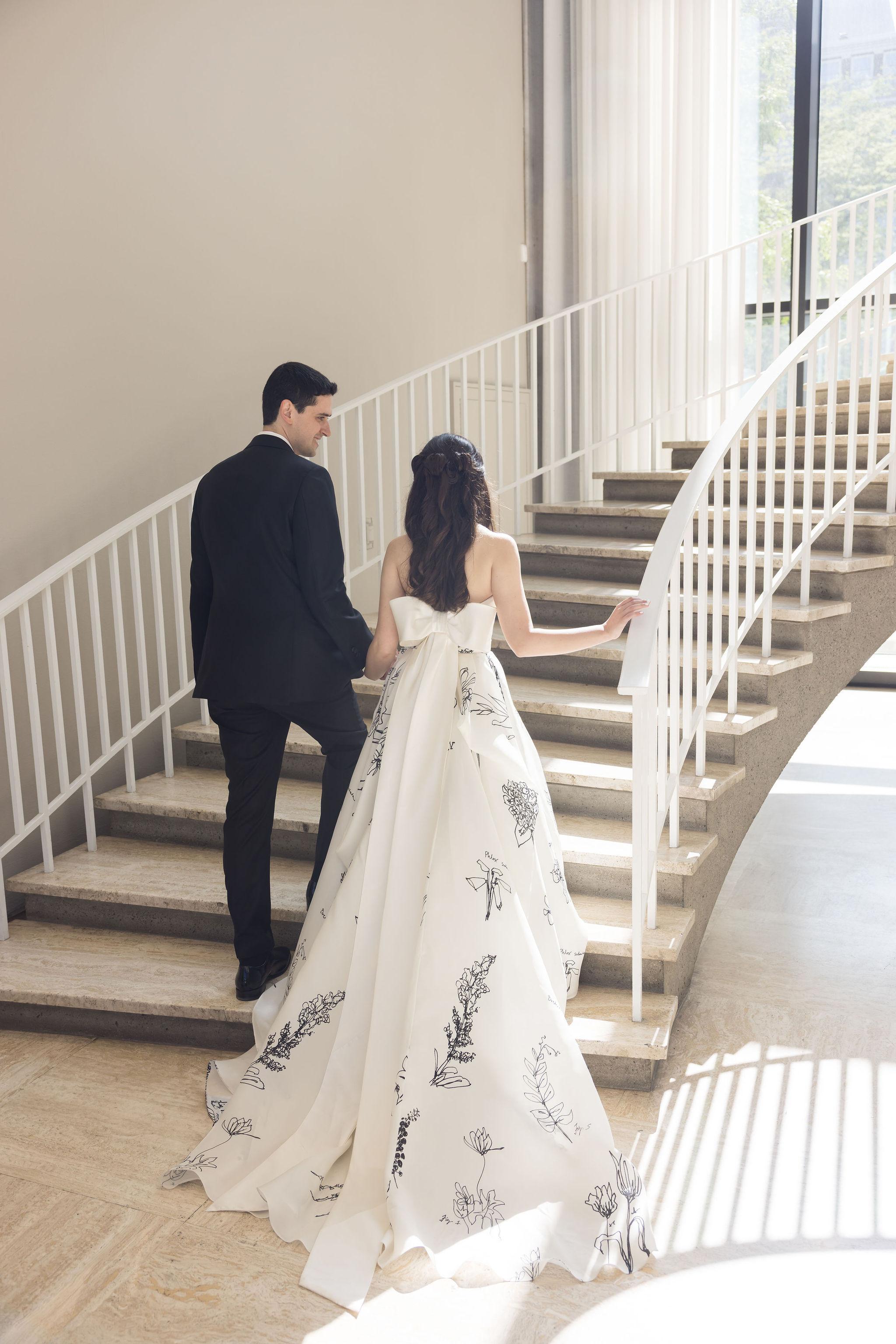A Non-Traditional Summer Wedding at The Art Institute of Chicago 20