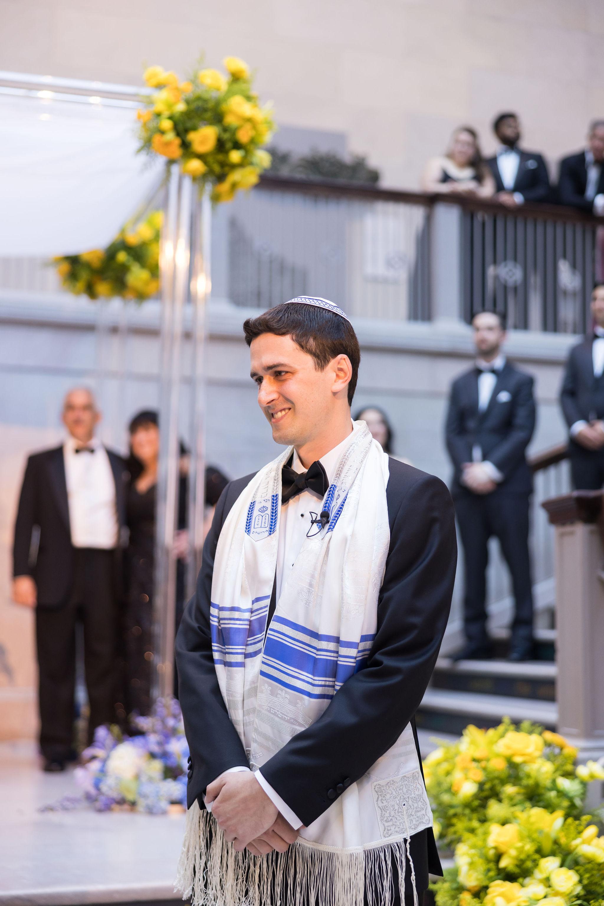 A Non-Traditional Summer Wedding at The Art Institute of Chicago 34