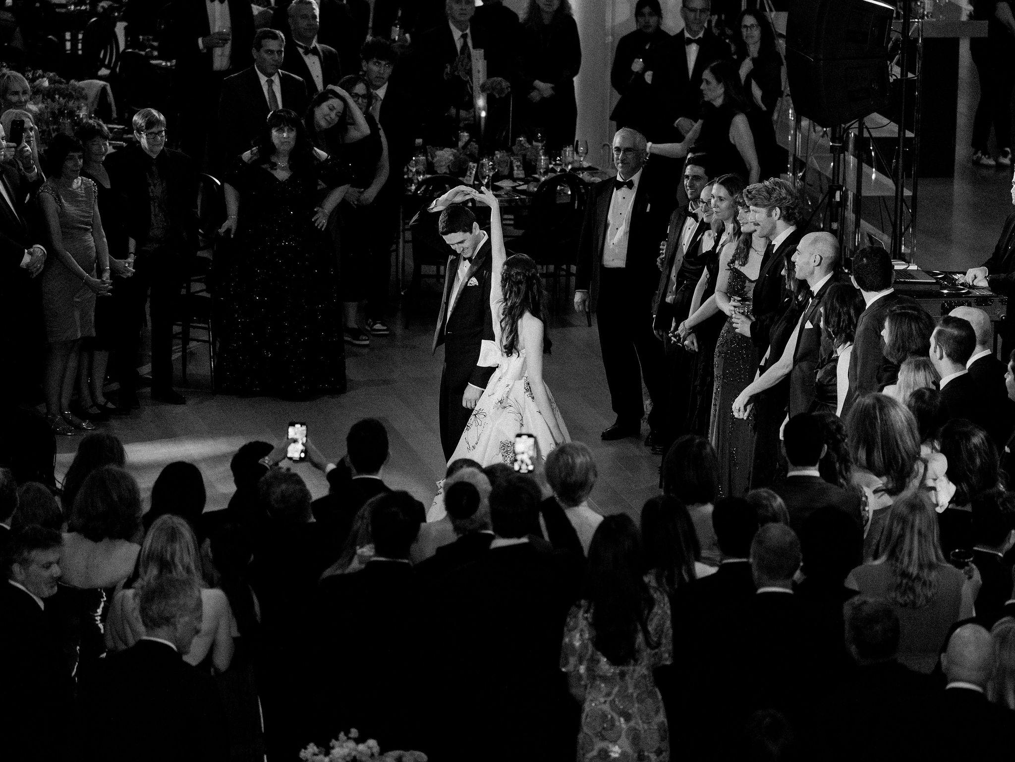 A Non-Traditional Summer Wedding at The Art Institute of Chicago 13