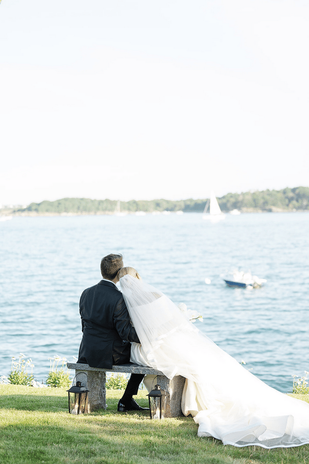 Effortless Elegance in a Modern Coastal Setting 15