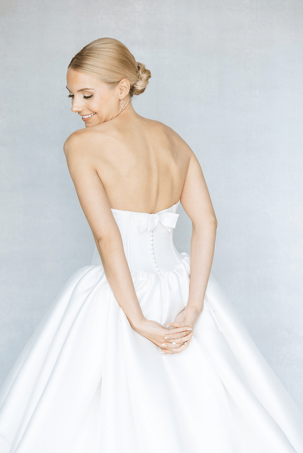 Effortless Elegance in a Modern Coastal Setting photo 5
