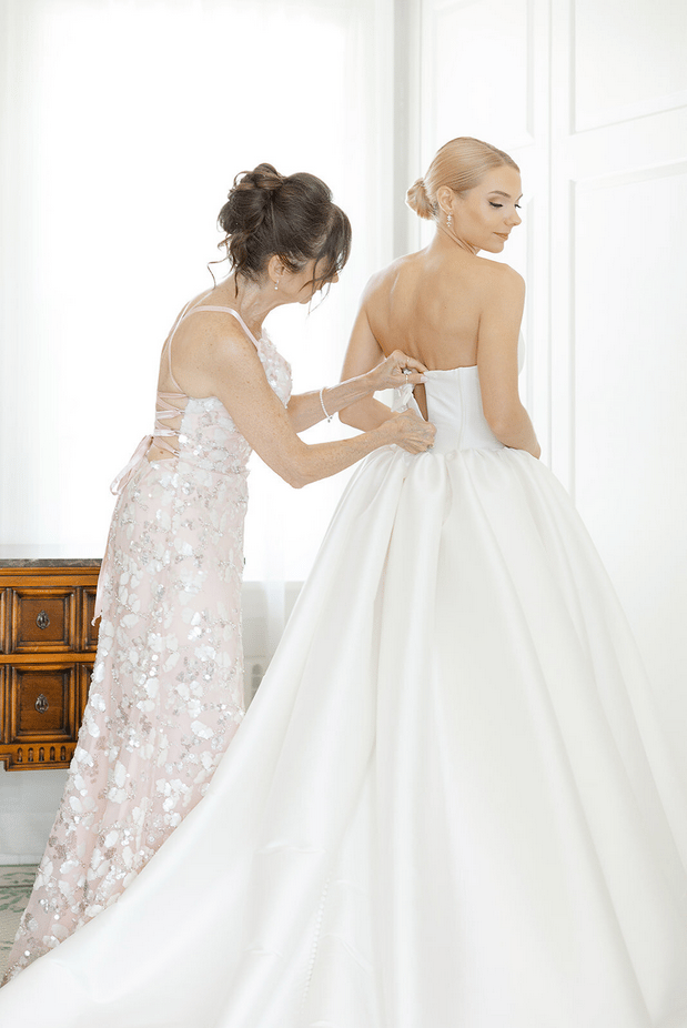 Effortless Elegance in a Modern Coastal Setting 14