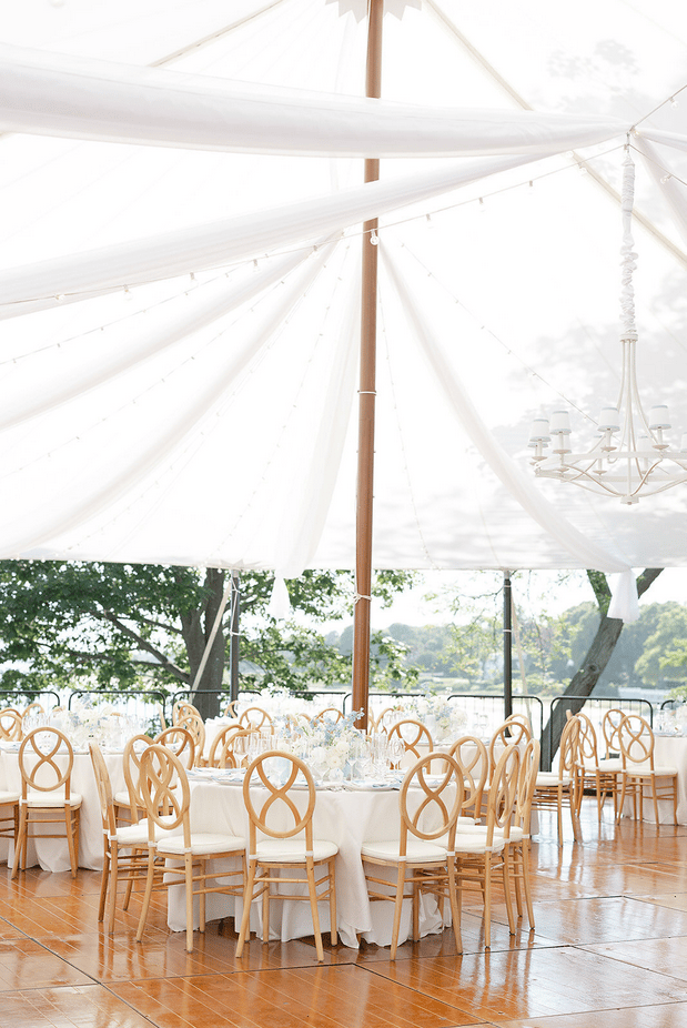 Effortless Elegance in a Modern Coastal Setting 24