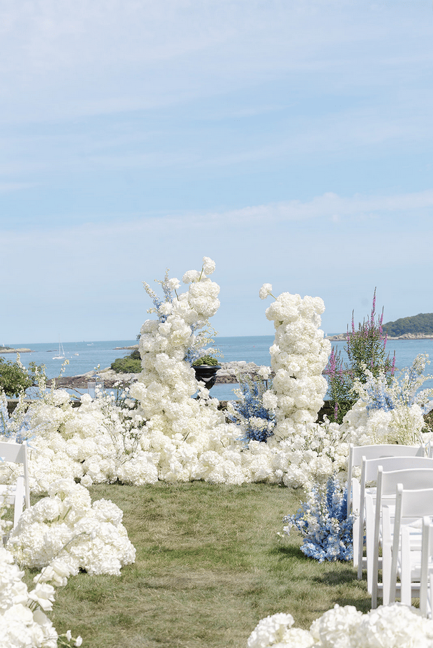 Effortless Elegance in a Modern Coastal Setting 36
