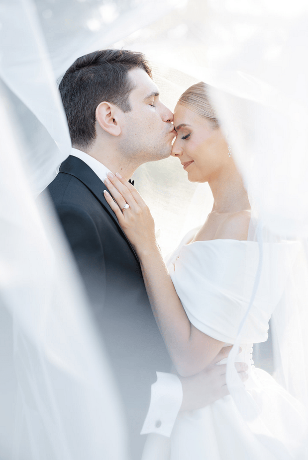 Effortless Elegance in a Modern Coastal Setting 12