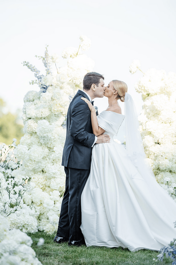 Effortless Elegance in a Modern Coastal Setting 35
