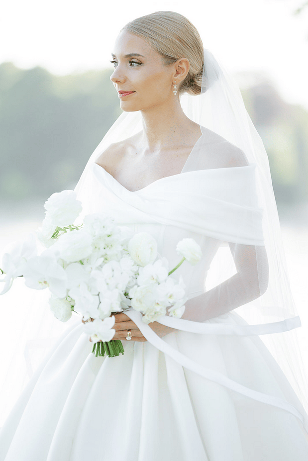 Effortless Elegance in a Modern Coastal Setting photo 4