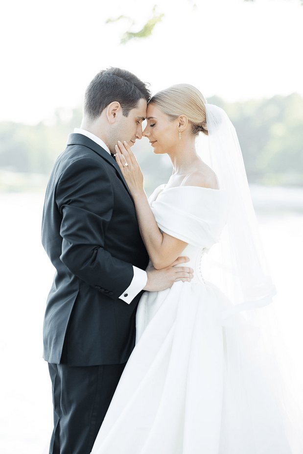 Effortless Elegance in a Modern Coastal Setting 23