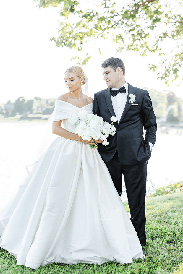 Effortless Elegance in a Modern Coastal Setting 19