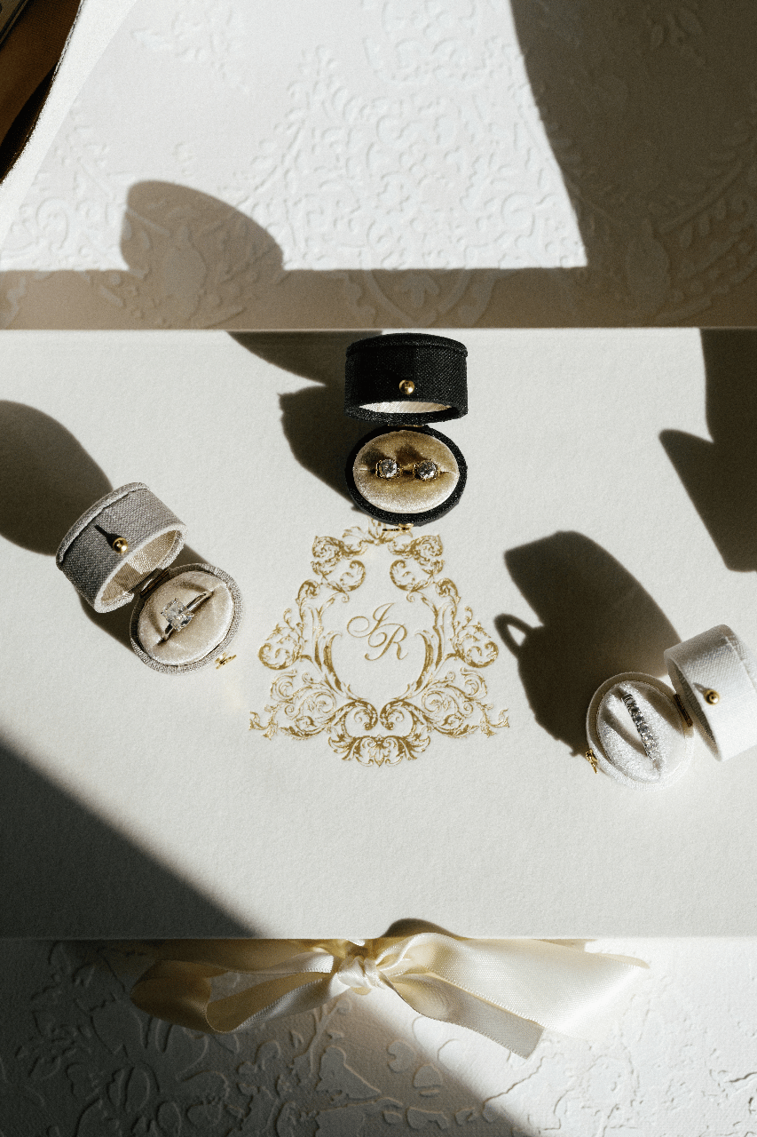 Modern Elegance Set Against an Autumn Estate photo 3