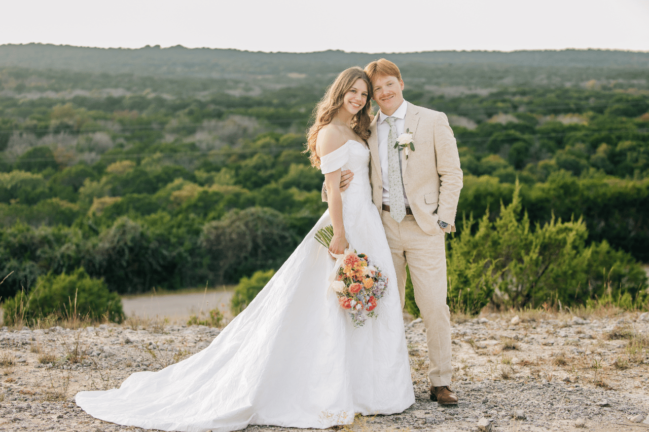 A Homecoming Wedding Amid Vineyards and Golden Leaves photo 2