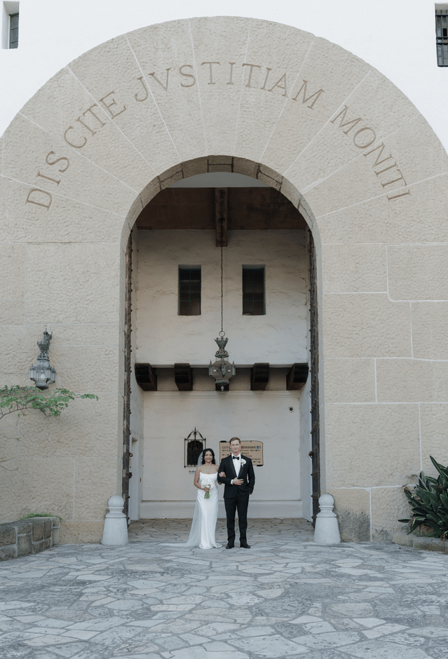 Timeless Vows Beneath the Santa Barbara Courthouse Arches