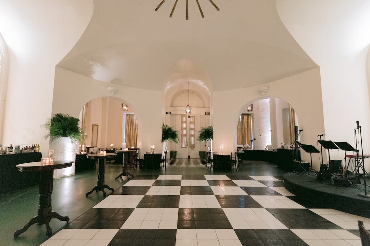 A Romantic Spring Wedding at Latrobe's on Royal 6