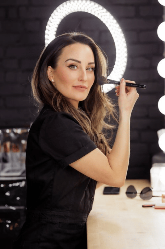 Deanna Elyse Makeup Artist