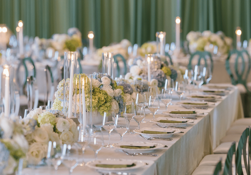 What Color Tablecloths for a Wedding? 18 Best Linen Colors & Fabric